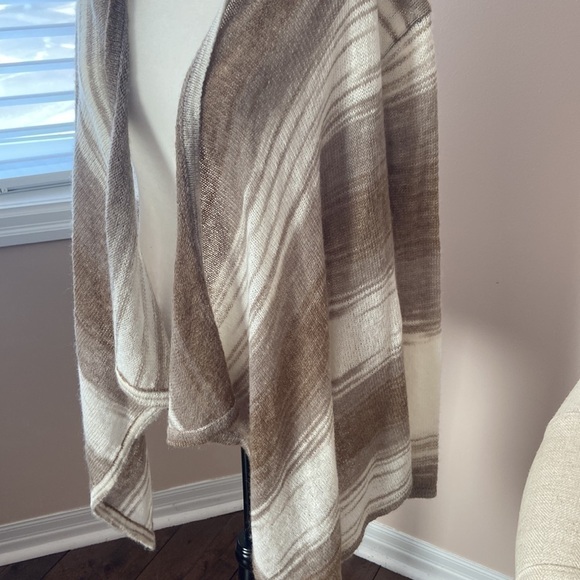 Tommy Bahama Lightweight Cardigan - Picture 3 of 9